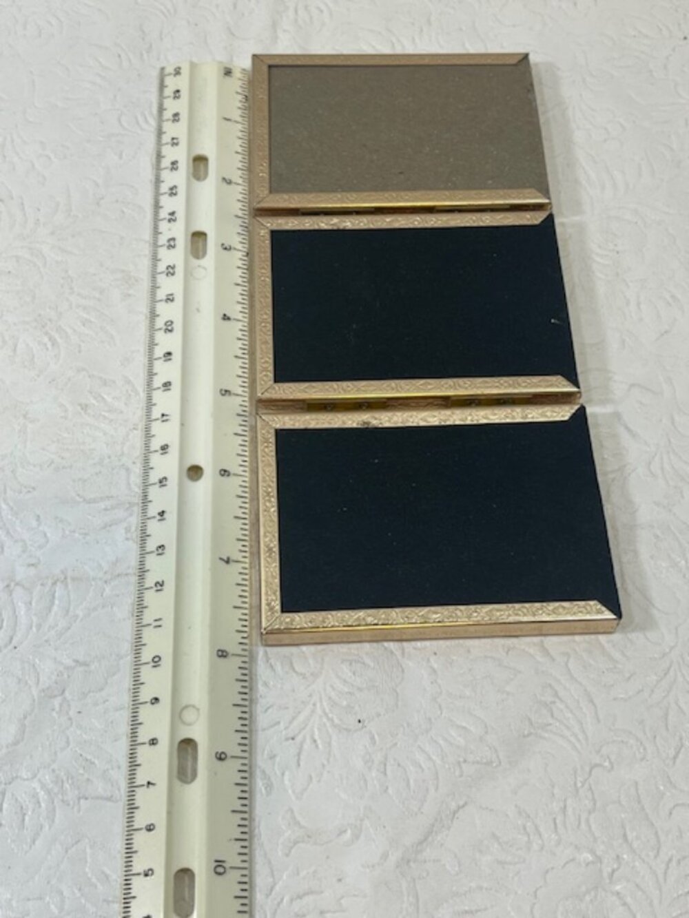 VTG Trifold Gold Tone Metal Hinged Mini Photo Frame Embossed Rope-Style Borders - Picture 10 of 11